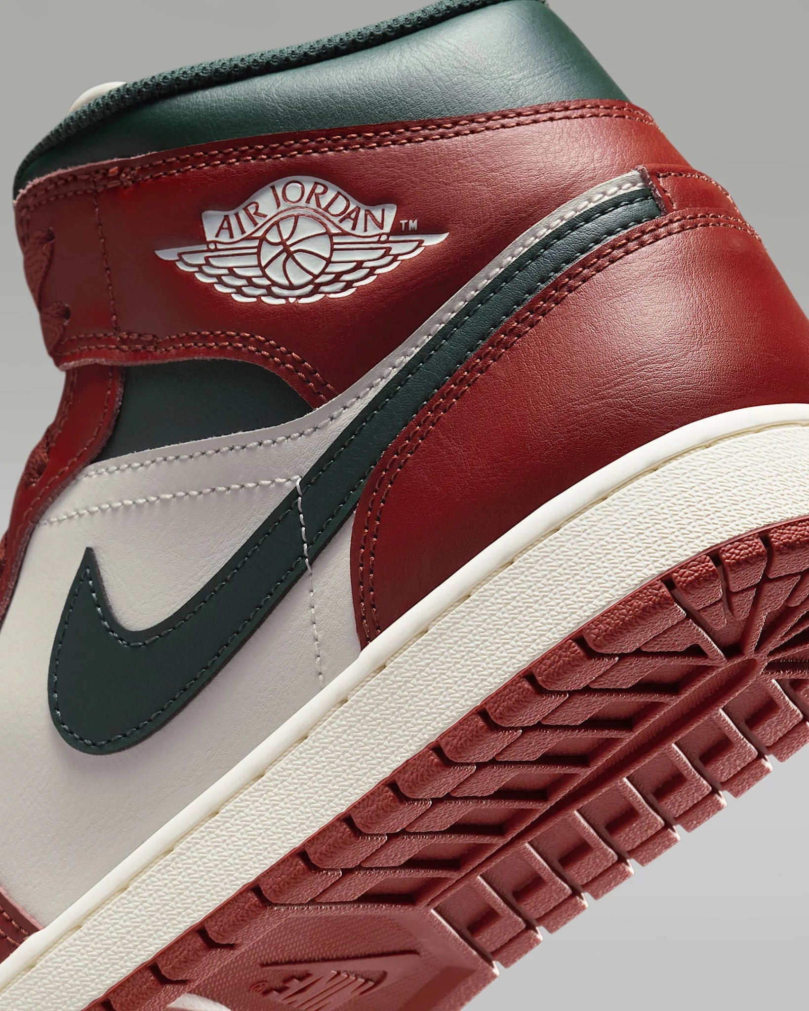 Jordan 1 Mid Red - stone Midnight Green - Above Earth